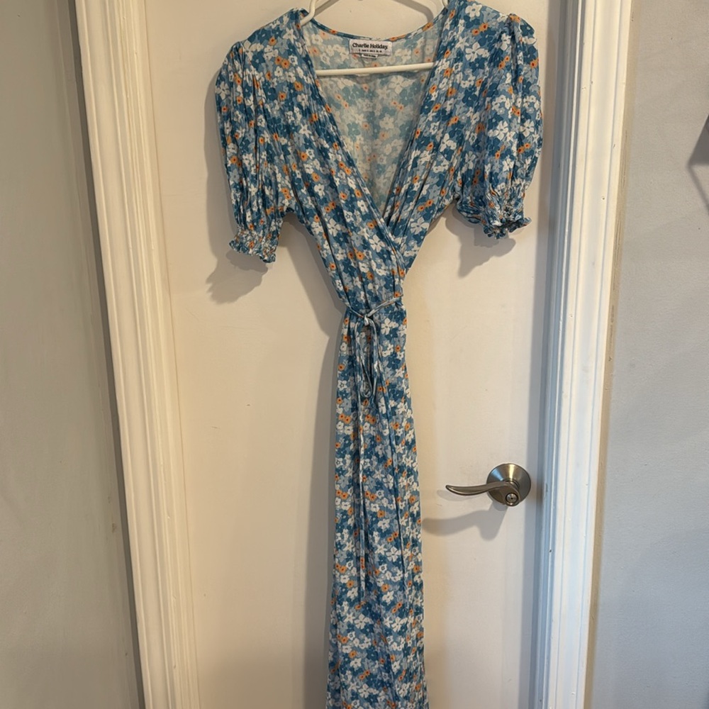 Floral Blue Wrap Dress Charlie Holiday size 2/XS but fits more like a small